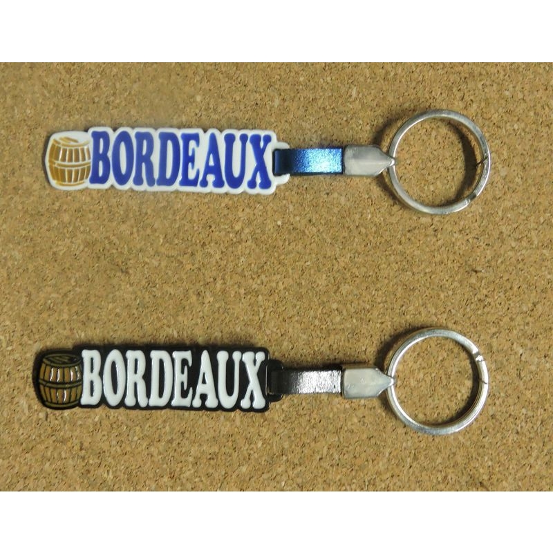 Porte clés métal Bordeaux avec tonneau