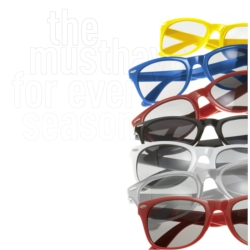 Lunettes de soleil plastique normes UV 400 15x14x4.6 cm